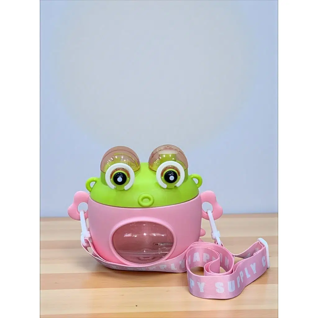 PEMBE RENK KURBAĞA ŞEKLİNDE EĞLENCELİ ÇOCUK MATARASI – 600 ML