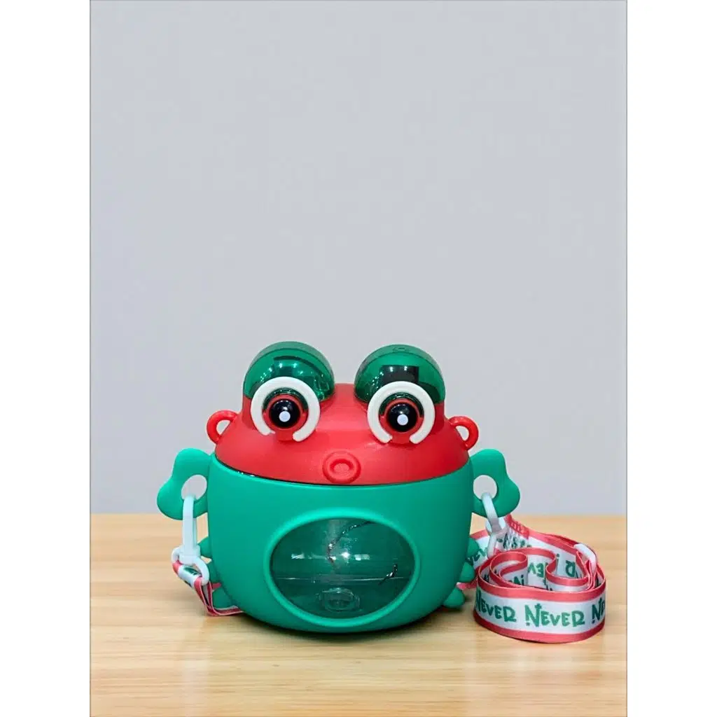 YEŞİL RENK KURBAĞA ŞEKLİNDE EĞLENCELİ ÇOCUK MATARASI – 600 ML